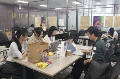 手以更多元的形式逾越时间取空间发送讯号